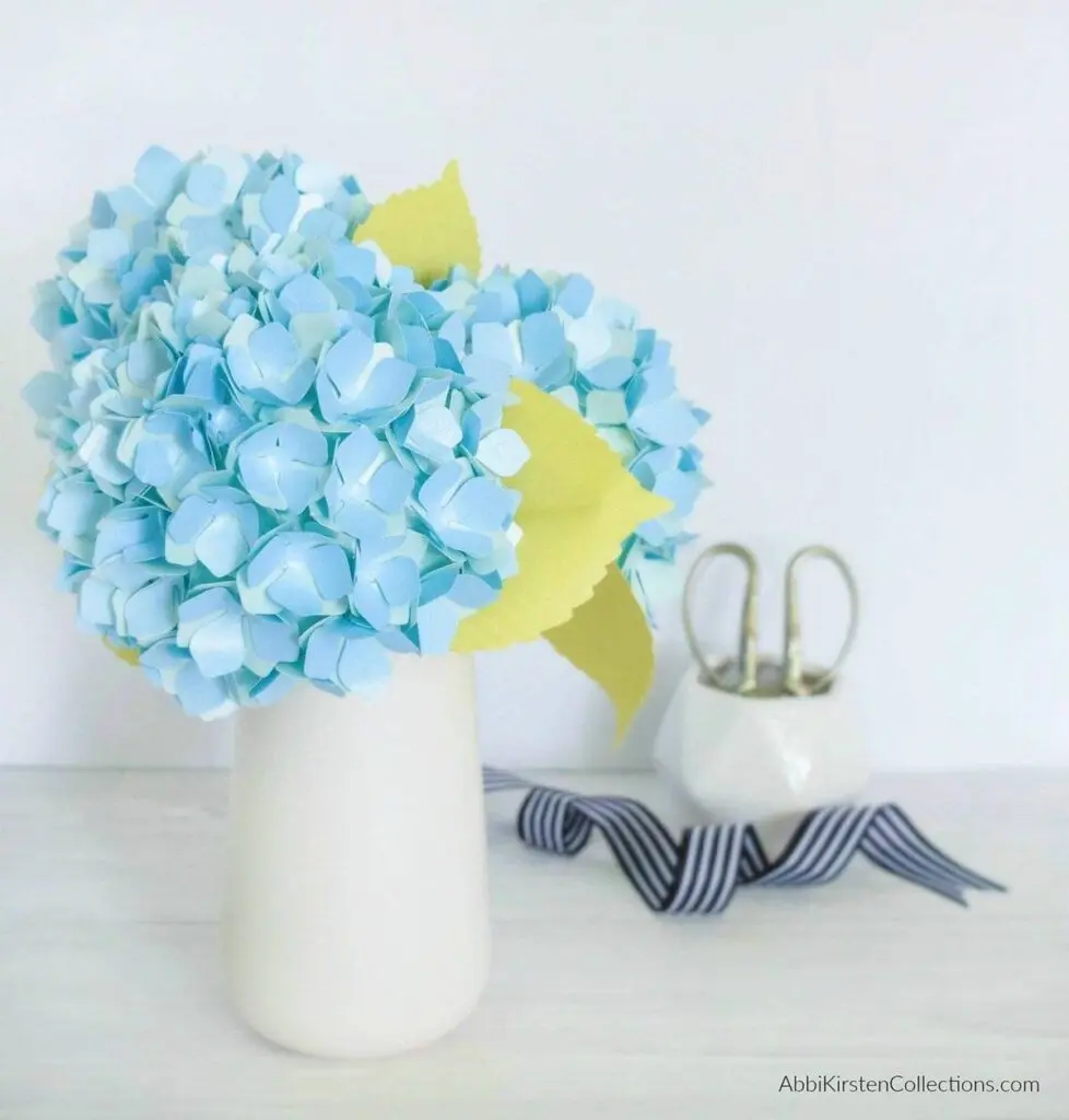 Bunga Hydrangea yang Terbuat dari Kertas Metalik
