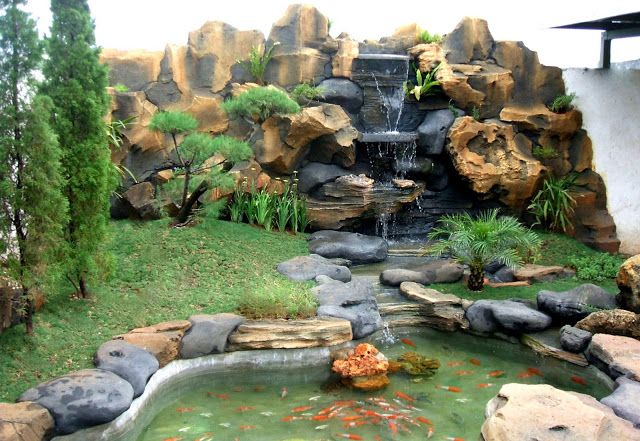 Desain Kolam Ikan Sudut Taman Rumah