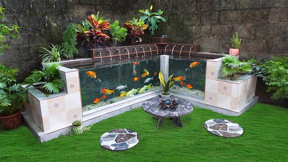 Kolam ikan dengan taman mini
