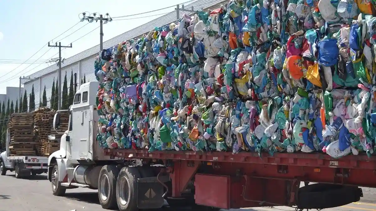 Impor sampah sebagai bahan baku menjadi energi Impor sampah sebagai bahan baku menjadi energi